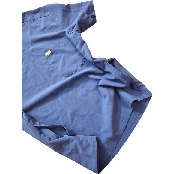 Figs Mens 3 pocket scrub top size Small style# TM3000 Blue short sleeve - Picture 5 of 8